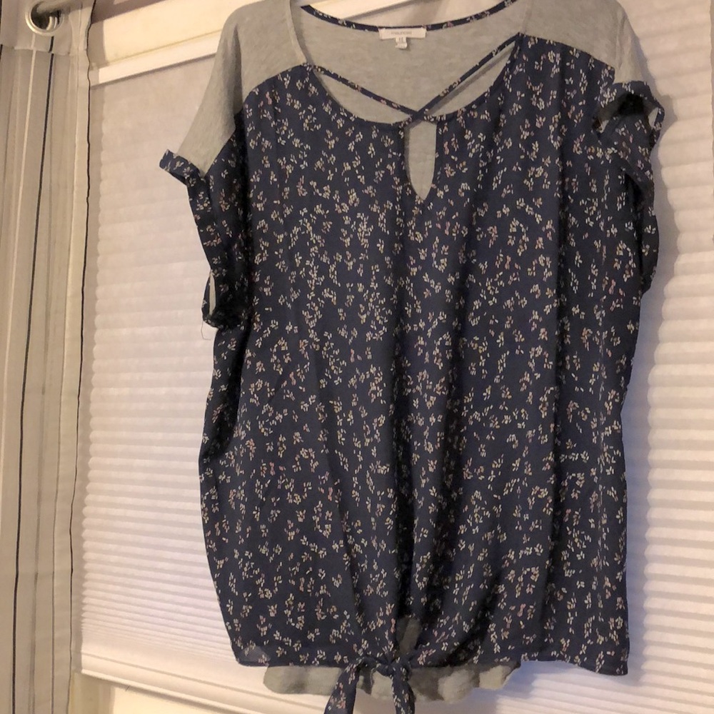 Maurice’s short sleeve top.